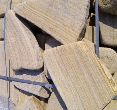 Kamenclub.ru: Песчаник пластушка галтованный желтый с рисунком (3 см)  купить в Махачкале плитняк - пластушка желтый песчаник 21000 руб/м3   фото КАМЕНЬ КЛУБ