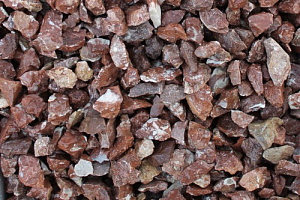 Kamenclub.ru: Мраморная крошка (щебень крошка розовый) фр. 40-70 мм.  купить в Махачкале мрамр розовый, красный мраморный декоративный 11000 руб/т   фото КАМЕНЬ КЛУБ