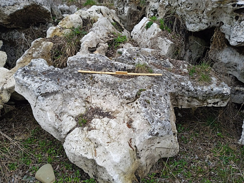 Kamenclub.ru: Выветренный известняк (степной) фр. 500-1500 мм.  купить в Махачкале    10000 руб/т   фото КАМЕНЬ КЛУБ