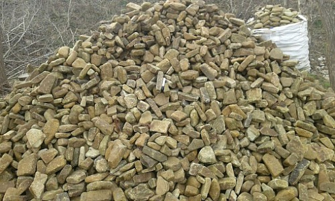 Kamenclub.ru: Песчаник для строительства и кладки блочный (фр 100-200 мм)  купить в Махачкале песчаник бежевый серый рыжий валун мелкий для строительства песчаник 6500 руб/т   фото КАМЕНЬ КЛУБ