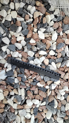 Kamenclub.ru: Мраморная крошка (щебень галтованный микс:белый-зеленый-розовый) фр.20-40 мм.  купить в Махачкале мрамор белый, зеленый, розовый мрамор декоративный (галтовка) 15500 руб/т   фото КАМЕНЬ КЛУБ