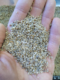 Кварцевый песок сухой фракцинированный фр. 1,6-4 мм.  купить в Махачкале фото Камень Клуб