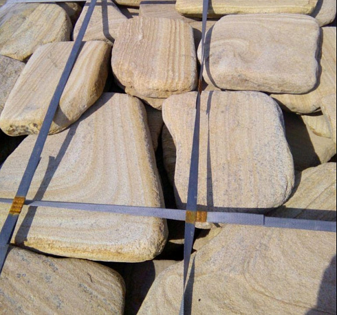 Kamenclub.ru: Песчаник пластушка галтованный желтый с рисунком (3 см)  купить в Махачкале плитняк - пластушка желтый песчаник 21000 руб/м3   фото КАМЕНЬ КЛУБ