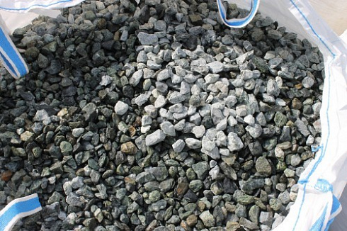 Kamenclub.ru: Щебень крошка зеленый (змеевик) фр. 20-40 мм.  купить в Махачкале мрамор зеленый, салатовый ландшафтная мраморная крошка 8500 руб/т   фото КАМЕНЬ КЛУБ