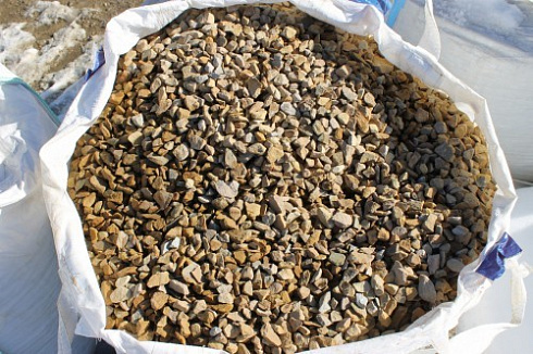 Kamenclub.ru: Щебень крошка желтый (песчаник) фр. 20-40 мм.  купить в Махачкале песчаник бежевый рыжий каменная крошка песчаника 9500 руб/т   фото КАМЕНЬ КЛУБ