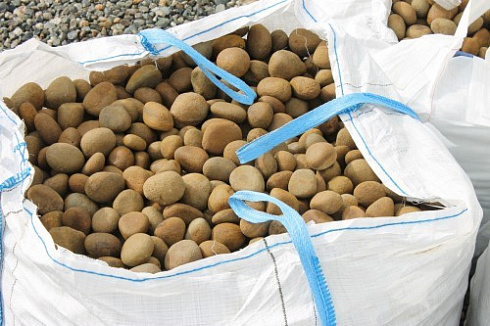 Kamenclub.ru: Песчаник ядра, фр. 100-300 мм  купить в Махачкале песчаник бежевый серый рыжий речная галька 5 000 руб/т   фото КАМЕНЬ КЛУБ