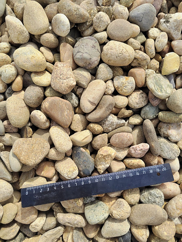 Kamenclub.ru: Галька речная окат рыжая фр. 20-40 мм. купить  в Махачкале галька речная окатанная рыжая желтая серая округлая речная галька 5000 руб/т   фото КАМЕНЬ КЛУБ