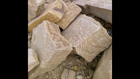 Kamenclub.ru: Песчаник пластушка желтый с рисунком (4-6 см)  купить в Махачкале плитняк пластушка желтый с рисунком песчаник 9 000 руб/м3   фото КАМЕНЬ КЛУБ