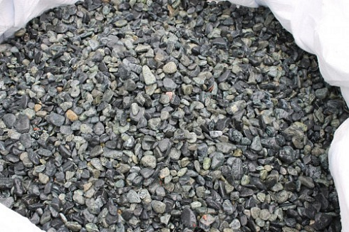 Kamenclub.ru: Щебень галтованный зеленый (змеевик) фр. 20-40 мм.  купить в Махачкале мрамор зеленый, салатовый оголтованный щебень мраморный 12500 руб/т   фото КАМЕНЬ КЛУБ