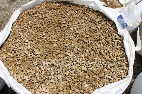 Kamenclub.ru: Щебень крошка желтый (песчаник) фр. 10-20 мм.  купить в Махачкале песчаник бежевый, серый, рыжий декоративный ландшафтный щебень колотый 9500 руб/т   фото КАМЕНЬ КЛУБ