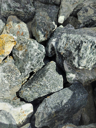 фото Галтованный жадеит (фр. 70-100 мм)  купить в Махачкале в интернет-портале КАМЕНЬ КЛУБ