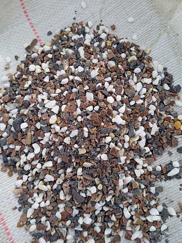 Kamenclub.ru: Мраморная крошка (щебень крошка микс: белый-зеленый-розовый) фр. 5-10 мм  купить в Махачкале мрамор белый, зеленый, розовый, разноцветный, молочный декоративная ландшафтная мраморная крошка 9500 руб/т   фото КАМЕНЬ КЛУБ