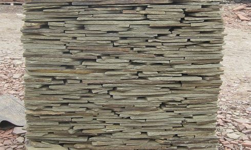 Kamenclub.ru: Песчаник пластушка серо-зеленый (4,0 см- 5,0 см)  купить в Махачкале песчаник серо-зеленый, серый, зеленый песчаник рваный ландшафтный колотый 9000 руб/м3   фото КАМЕНЬ КЛУБ