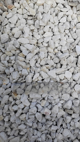 Kamenclub.ru: Мраморная крошка, щебень, цвет-белый, фр. 10-20 мм.  купить в Махачкале мрамор белый, молочный айвори каменная ландшафтная декоративная крошка шебня 12000 руб/т   фото КАМЕНЬ КЛУБ