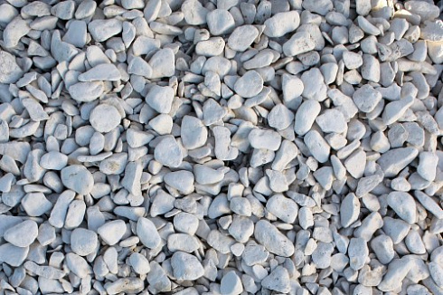 Kamenclub.ru: Щебень галтованный белый (мрамор) фр.5-10 мм.  купить в Махачкале мрамор белый, айвори, молочный каменная мраморная декоративная ландшафтная крошка 17000 руб/т   фото КАМЕНЬ КЛУБ