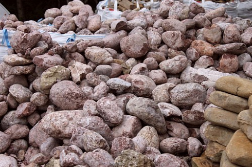 Kamenclub.ru: Розовый валунчик фр.100-300 мм.  купить в Махачкале крупный природный камень розовый, серый молочный красный речной галечник природный 7850 руб/т   фото КАМЕНЬ КЛУБ