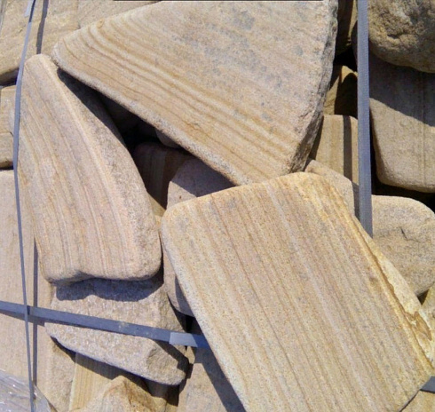 Kamenclub.ru: Песчаник пластушка галтованный желтый с рисунком (3 см)  купить в Махачкале плитняк - пластушка желтый песчаник 21000 руб/м3   фото КАМЕНЬ КЛУБ