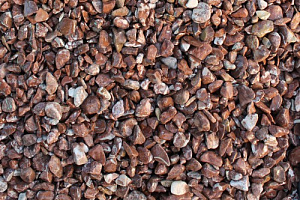 Kamenclub.ru: Мраморная крошка (щебень галтованный розовый) фр.40-70 мм.  купить в Махачкале мрамор розовый, красный галтовка мраморная щебня 15000 руб/т   фото КАМЕНЬ КЛУБ