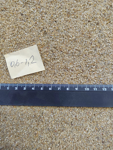 Кварцевый песок для площадок фр. 0,6-1,2 мм.  купить в Махачкале фото Камень Клуб