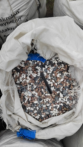 Kamenclub.ru: Мраморная крошка (щебень галтованный микс:белый-зеленый-розовый) фр.20-40 мм.  купить в Махачкале мрамор белый, зеленый, розовый мрамор декоративный (галтовка) 15500 руб/т   фото КАМЕНЬ КЛУБ