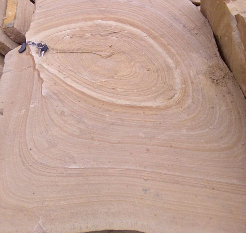 Kamenclub.ru: Форматный камень (плаха) пошаговая дорожка от 70-150 см (4 -12 см)  купить в Махачкале плитняк  форматный плаха желтый песчаник 9 000 руб/т   фото КАМЕНЬ КЛУБ