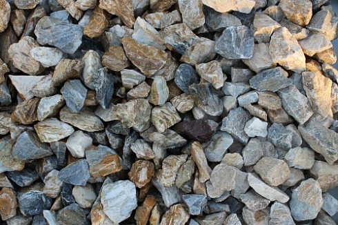 Kamenclub.ru: Мраморная крошка (щебень крошка медовый) фр. 20-40 мм.  купить в Махачкале мрамор бежевый рыжий желтый ландшафтная мраморная крошка 12000 руб/т   фото КАМЕНЬ КЛУБ