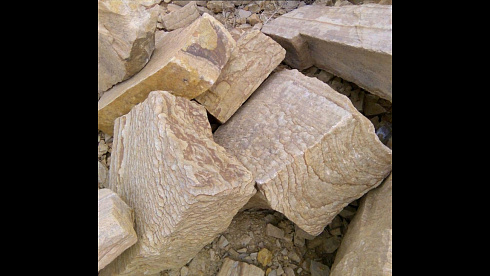 Kamenclub.ru: Песчаник пластушка желтый с рисунком (4-6 см)  купить в Махачкале плитняк пластушка желтый с рисунком песчаник 9 000 руб/м3   фото КАМЕНЬ КЛУБ