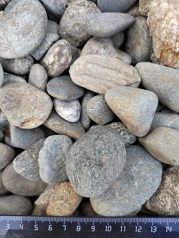 Kamenclub.ru: Галька речная окат (серая) фр.40-60 мм купить  в Махачкале галька речная серый бежевый рыжий коричневый округлый речной камень 5000 руб/т   фото КАМЕНЬ КЛУБ