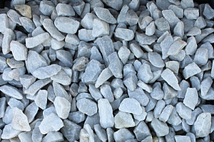 Kamenclub.ru: Мраморная крошка, щебень, цвет-белый,  фр. 20-40 мм.  купить в Махачкале мрамор белый молочный слоновая кость айвори  мраморная крошка ландшафтная 12000 руб/т   фото КАМЕНЬ КЛУБ