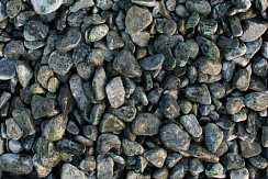 Kamenclub.ru: Щебень галтованный зеленый (змеевик) фр. 20-40 мм.  купить в Махачкале мрамор зеленый, салатовый оголтованный щебень мраморный 12500 руб/т   фото КАМЕНЬ КЛУБ