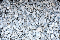 Kamenclub.ru: Мраморная крошка, щебень, цвет-белый, фр. 3-5 мм.  купить в Махачкале мрамор белый молочный бежевый мрамор колотый 11500 руб/т   фото КАМЕНЬ КЛУБ