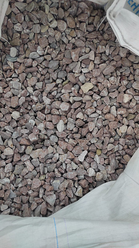 Kamenclub.ru: Мраморная крошка (щебень галтованный розовый) фр.20-40 мм.  купить в Махачкале мрамор розовый, красный оголтованный округлый щебень  15000 руб/т   фото КАМЕНЬ КЛУБ