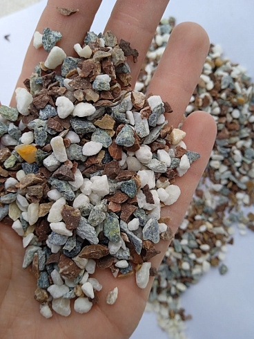 Kamenclub.ru: Мраморная крошка (щебень крошка микс: белый-зеленый-розовый) фр. 5-10 мм  купить в Махачкале мрамор белый, зеленый, розовый, разноцветный, молочный декоративная ландшафтная мраморная крошка 9500 руб/т   фото КАМЕНЬ КЛУБ