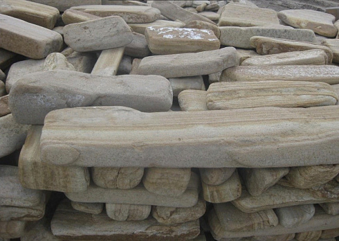 Kamenclub.ru: Песчаник пластушка галтованный желтый с рисунком (3 см)  купить в Махачкале плитняк - пластушка желтый песчаник 21000 руб/м3   фото КАМЕНЬ КЛУБ