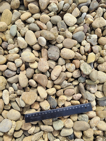 Kamenclub.ru: Галька речная окат рыжая фр. 20-40 мм. купить  в Махачкале галька речная окатанная рыжая желтая серая округлая речная галька 5000 руб/т   фото КАМЕНЬ КЛУБ