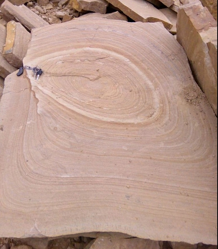 Kamenclub.ru: Форматный камень (плаха) пошаговая дорожка от 70-150 см (4 -12 см)  купить в Махачкале плитняк  форматный плаха желтый песчаник 9 000 руб/т   фото КАМЕНЬ КЛУБ