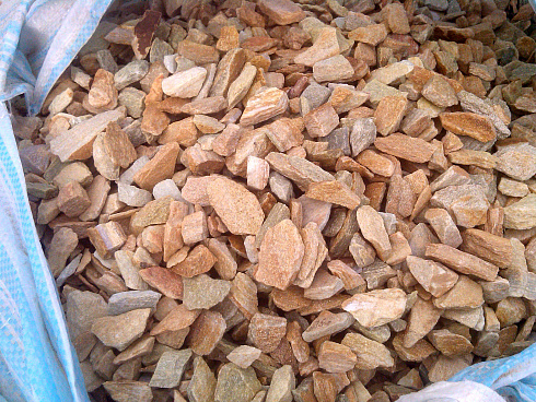 Kamenclub.ru: Щебень крошка желтый (ЗЛАТОЛИТ) фр. 5-10 мм.  купить в Махачкале мрамор золотистый, бежевый, желтый каменная ландшафтная декоративная крошка здатолита 8500 руб/т   фото КАМЕНЬ КЛУБ