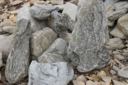 Kamenclub.ru: Песчаник декоративный ландшафтный (фр. 300-500 мм)  купить в Махачкале песчаник желтый рыжий серый зеленый валун речной окатанный природный песчаника 4 500 руб/т   фото КАМЕНЬ КЛУБ