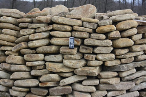 Kamenclub.ru: Песчаник для мощения дорожек, площадок, парковок ( фр 5-10 см)  купить в Махачкале песчаник  серый желтый коричневый рыжий песчаник оголтованный окатанный 6500 руб/т   фото КАМЕНЬ КЛУБ