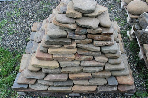 Kamenclub.ru: Песчаник галтованный для облицовки (фр. 2-5 см)  купить в Махачкале песчник рыжий желтый серый песчаник окатанный речной 6 000 руб/т   фото КАМЕНЬ КЛУБ