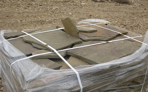 Kamenclub.ru: Песчаник пластушка серо-зеленый (1,5 см)  купить в Махачкале плитняк - пластушка серо-зеленый, серый, зеленый пластушка рваная ландшафтная колотая 10200 руб/м3   фото КАМЕНЬ КЛУБ