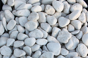 Kamenclub.ru: Щебень галтованный белый (мрамор) фр.5-10 мм.  купить в Махачкале мрамор белый, айвори, молочный каменная мраморная декоративная ландшафтная крошка 17000 руб/т   фото КАМЕНЬ КЛУБ