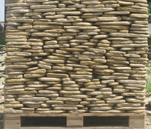 Kamenclub.ru: Песчаник пластушка галтованный желтый с рисунком (3 см)  купить в Махачкале плитняк - пластушка желтый песчаник 21000 руб/м3   фото КАМЕНЬ КЛУБ