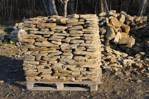 Kamenclub.ru: Песчаник колотый для облицовки (фр. 2-3 см)  купить в Махачкале песчаник бежевый серый рыжий песчаник строительный 5000 руб/т   фото КАМЕНЬ КЛУБ