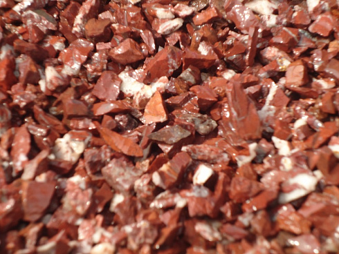 Kamenclub.ru: Щебень крошка красный (ЯШМА) фр. 10-20 мм.  купить в Махачкале яшма красный, бордовый, оранжевый, рыжий декоративный каменный ландшафтный щебень колотый 9000 руб/т   фото КАМЕНЬ КЛУБ