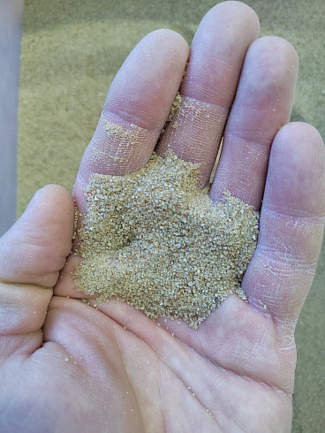 Кварцевый песок для площадок фр. 0,16-0,63 мм.  купить в Махачкале фото Камень Клуб