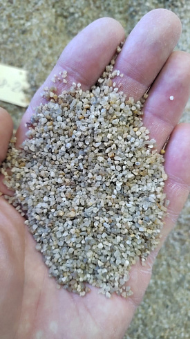 Кварцевый песок для площадок фр. 0,8 - 2 мм.  купить в Махачкале фото Камень Клуб