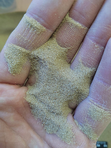 Кварцевый песок для площадок фр. 0,1-0,5 мм.  купить в Махачкале фото Камень Клуб