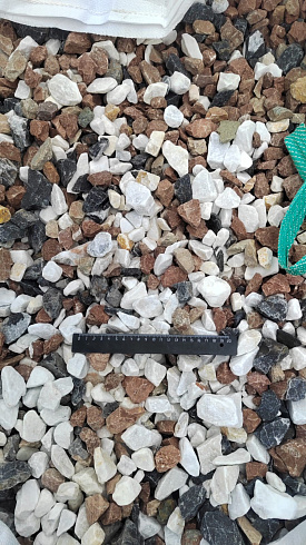 Kamenclub.ru: Мраморная крошка (щебень галтованный микс:белый-зеленый-розовый) фр.20-40 мм.  купить в Махачкале мрамор белый, зеленый, розовый мрамор декоративный (галтовка) 15500 руб/т   фото КАМЕНЬ КЛУБ