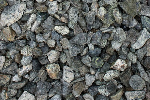 Kamenclub.ru: Щебень крошка зеленый (змеевик) фр. 20-40 мм.  купить в Махачкале мрамор зеленый, салатовый ландшафтная мраморная крошка 8500 руб/т   фото КАМЕНЬ КЛУБ